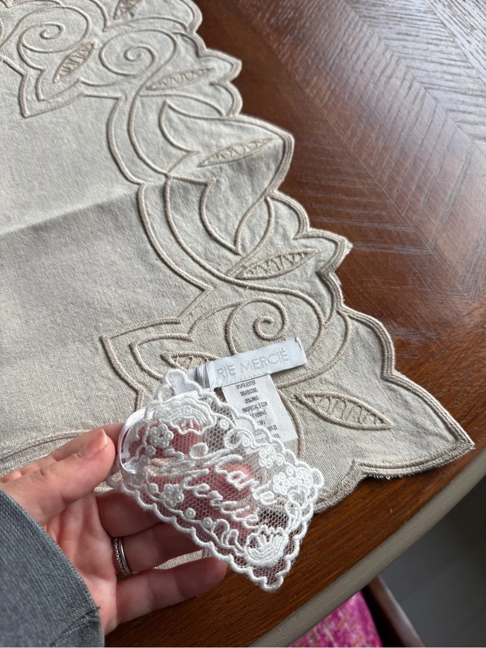 Classic Cream Embroidered Placemats and Napkins Set - Home Dining